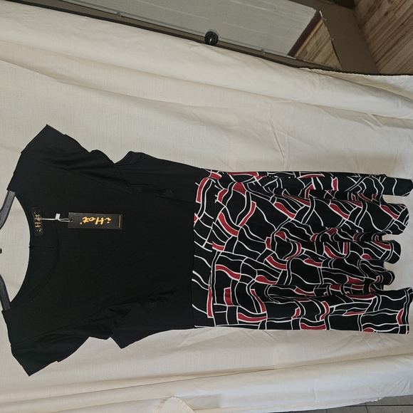 Black and Red Geometric Midi Dress - Picture 1 of 6